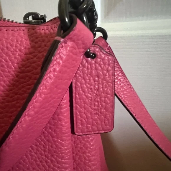 Brand New w/tags beautiful Pink leather Coach bag. - Picture 5 of 6